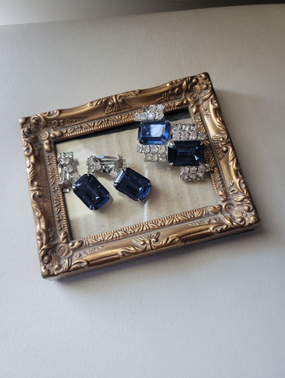 Estate Find Demi-Parure ~ Blue Faux Gems & Rhinestones Brooch Clip-On Earrings - Picture 10 of 16